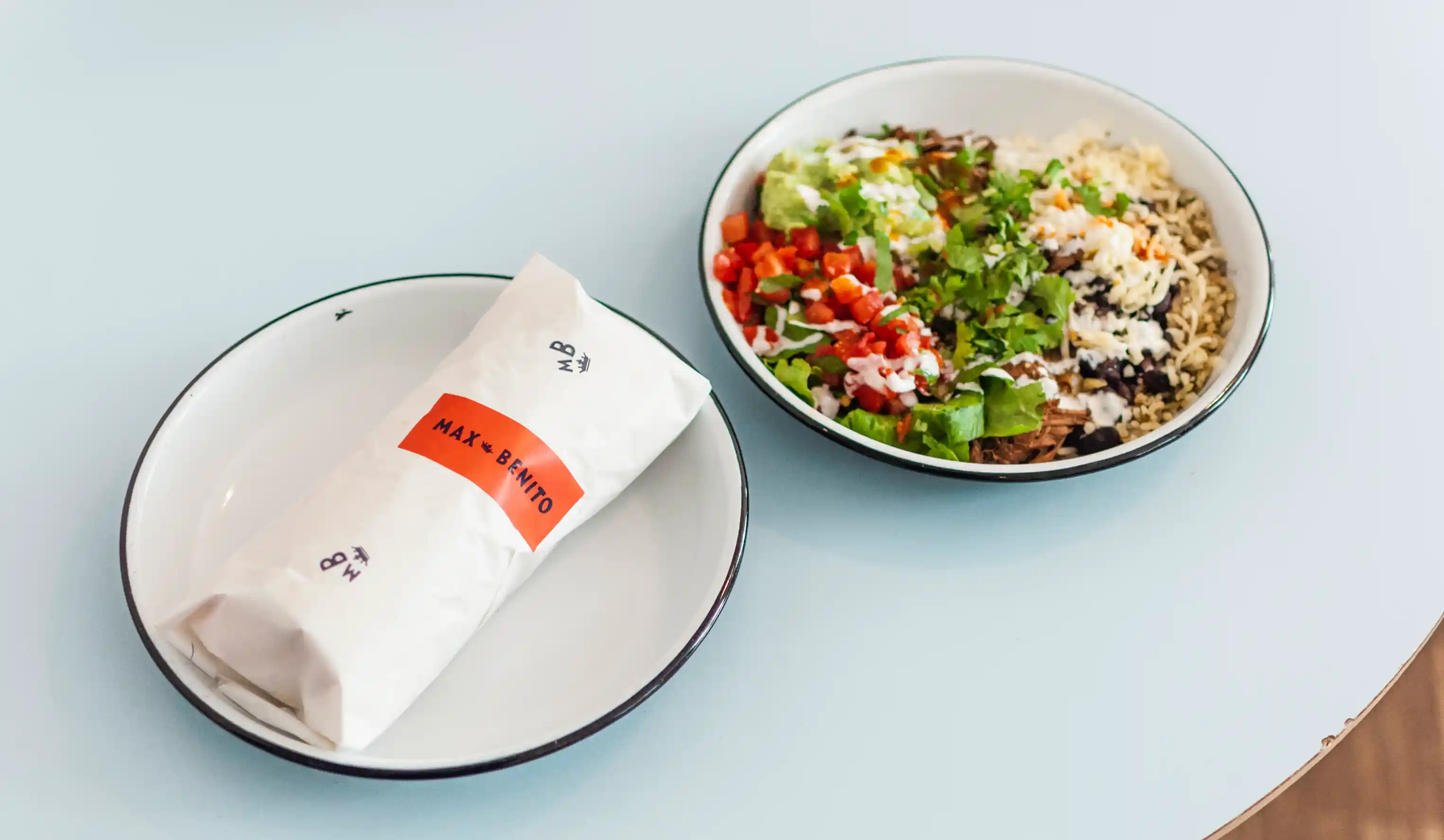 Ein Burrito und eine Bowl von Max & Benito